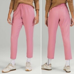 NWT Lululemon On the Fly Jogger *Woven, Pink Taupe, size 4